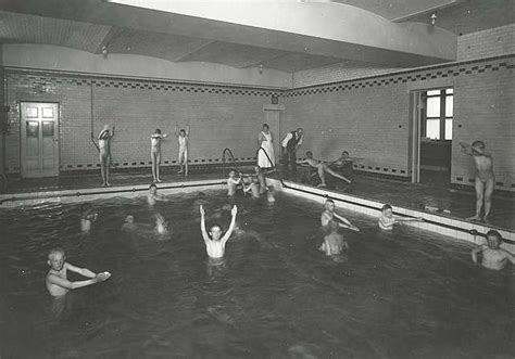 naked swimming class